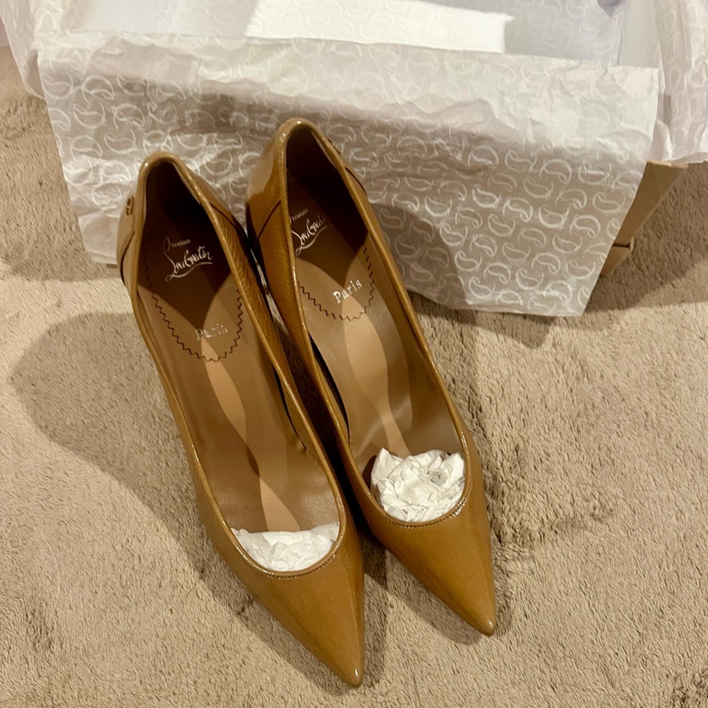 Christian Louboutin Patent Leather Pointed-Toe Pump in Tan with Red Sole - Picture 4 of 6